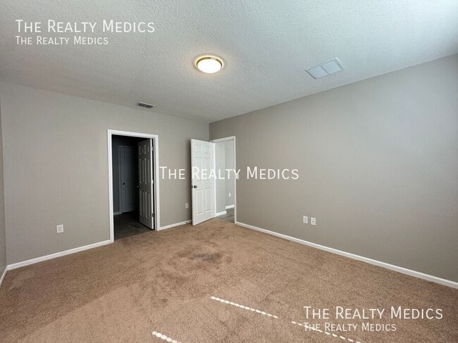 Building Photo - 1028 Salina St SE