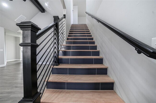 Building Photo - 4715 White Tail Ct