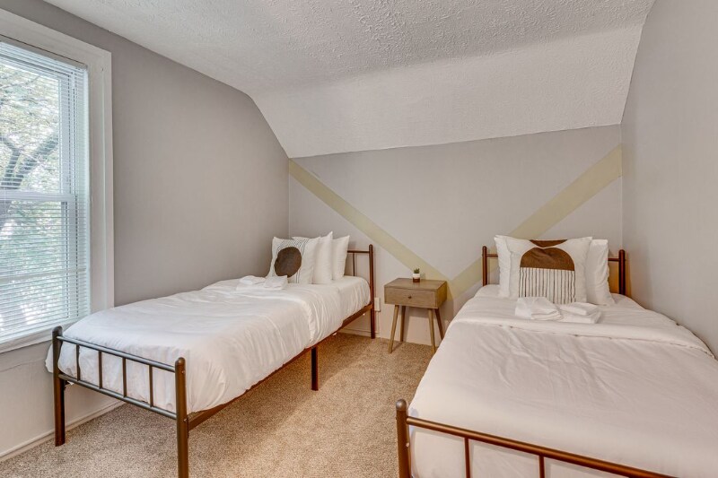 Building Photo - 484 Spicer Street