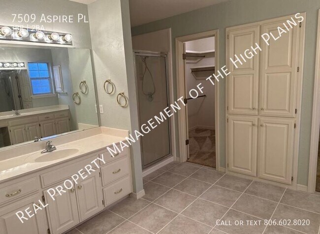 Building Photo - West Plains Feeder Must See!!