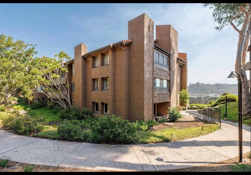 Building Photo - 10425 Caminito Cuervo