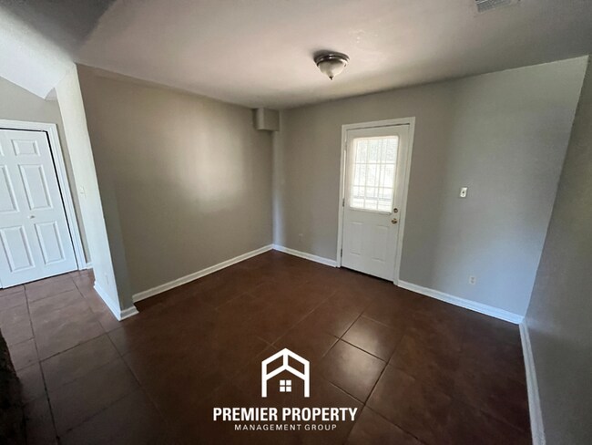 Building Photo - 4847 Daphne Rd