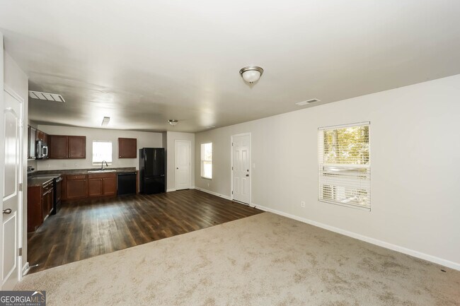 Building Photo - 306 Blackfoot Trail