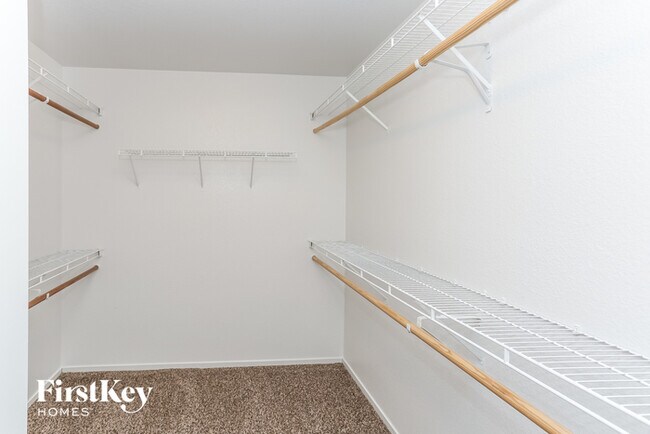 Building Photo - 5508 Crinoline Ave