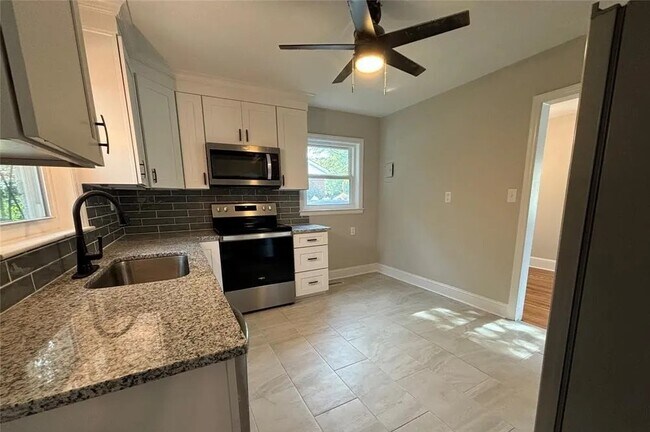 Building Photo - 3427 Eastway Dr