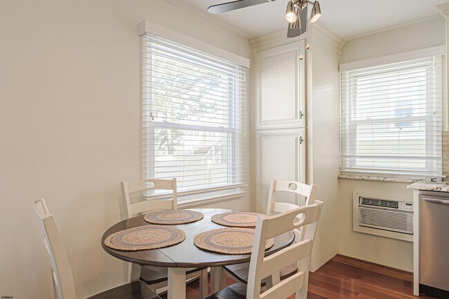 Building Photo - 9506 Ventnor Ave