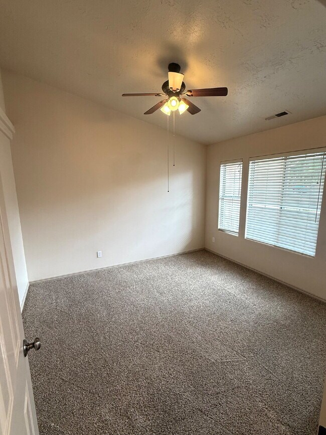 Building Photo - 1569 Tamarisk Dr