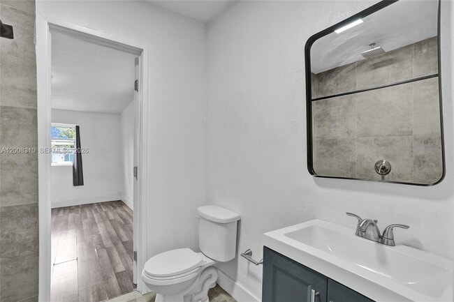 Building Photo - 2100 Service Rd