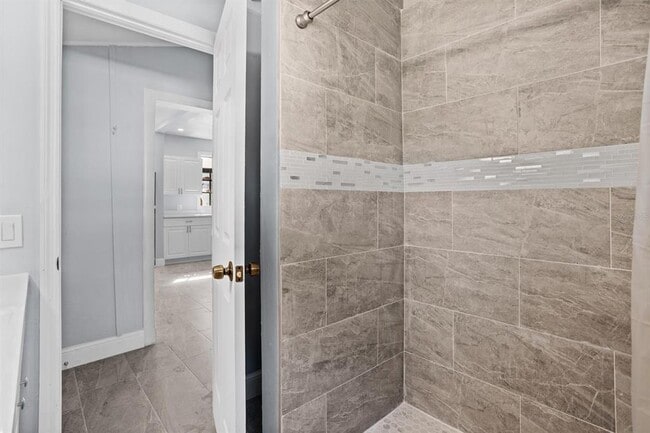 Building Photo - 1571 S Myrtle Ave