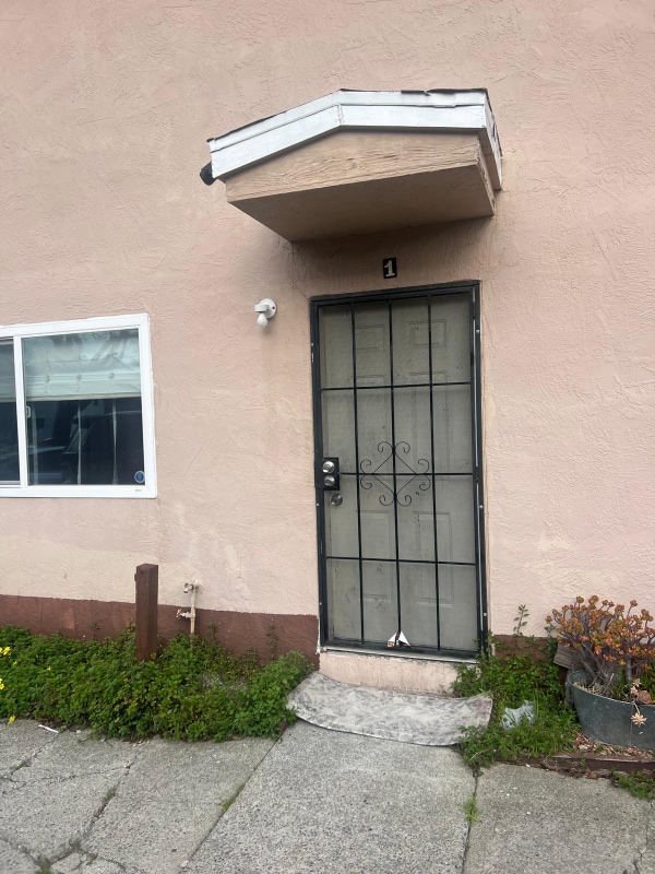 Building Photo - 1049 47th St