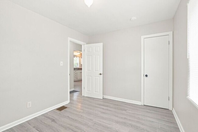 Building Photo - 108 Columbian Ave