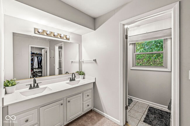 Building Photo - 6542 Kingman Dr