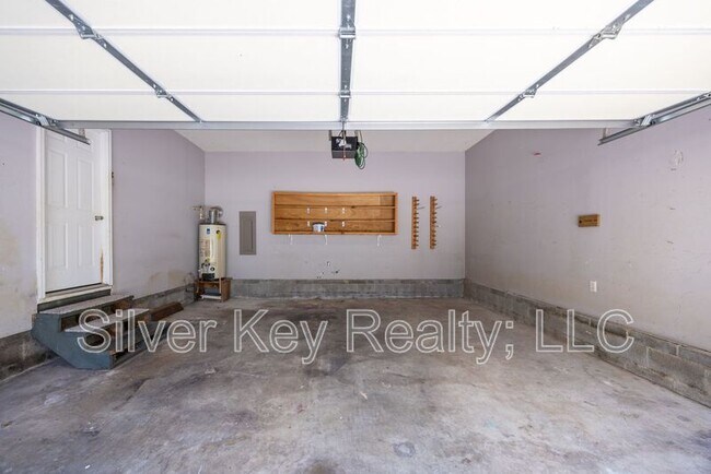 Building Photo - 1725 Brookwood Dr NE