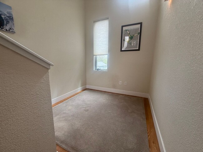 Building Photo - $0 DEPOSIT OPTION! MODERN 3-STORY HOME WITH ROOFTOP DECK NEAR BERKELY LAKE & 38TH AVE