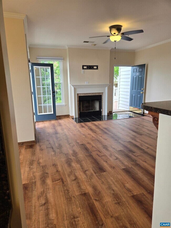 Building Photo - 1055 Weybridge Ct