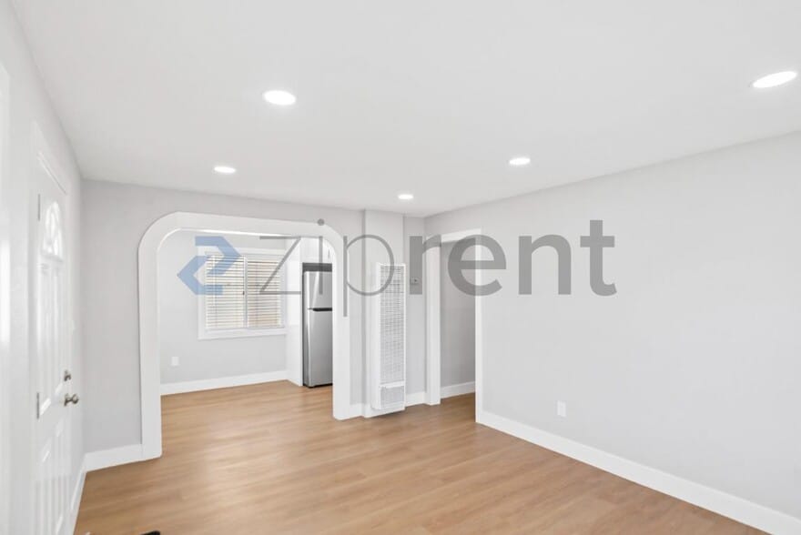 Building Photo - Unit A