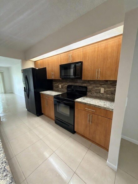 Building Photo - 12551 SW 16th Ct
