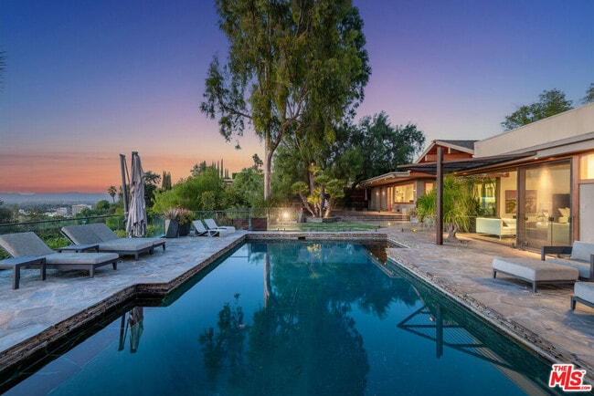 Building Photo - 4305 Clear Valley Dr