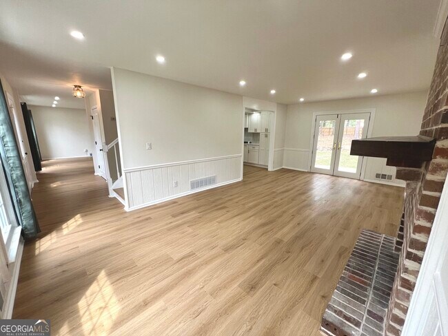 Building Photo - 2907 Clearbrook Dr