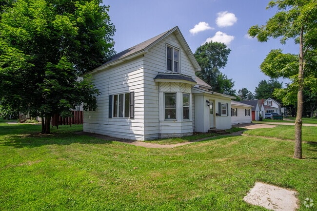 Building Photo - 1321 2nd St W