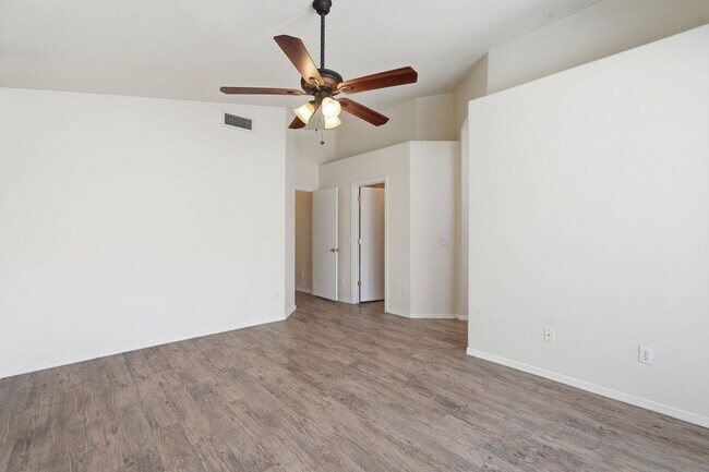 Building Photo - 3 Bedroom Home in Bridlewood!