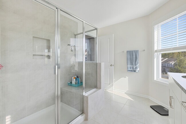 Building Photo - 1024 Chicory Trce