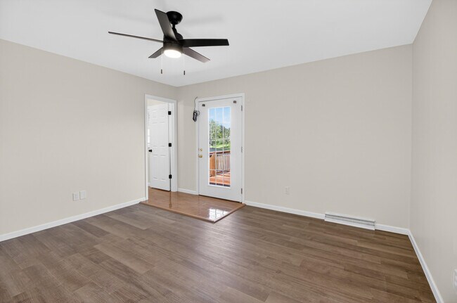 Building Photo - 1022 Queen Ann Dr
