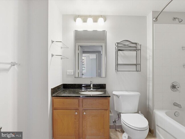 Building Photo - 880 N Pollard St