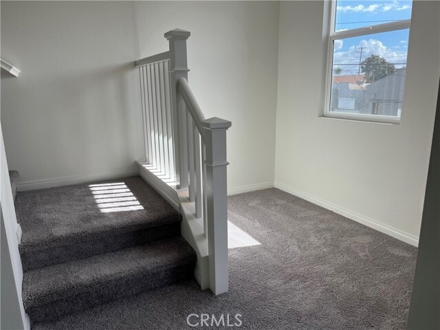 Building Photo - 913 E 2nd St