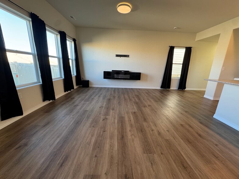 Building Photo - 5011 Amazonite Dr