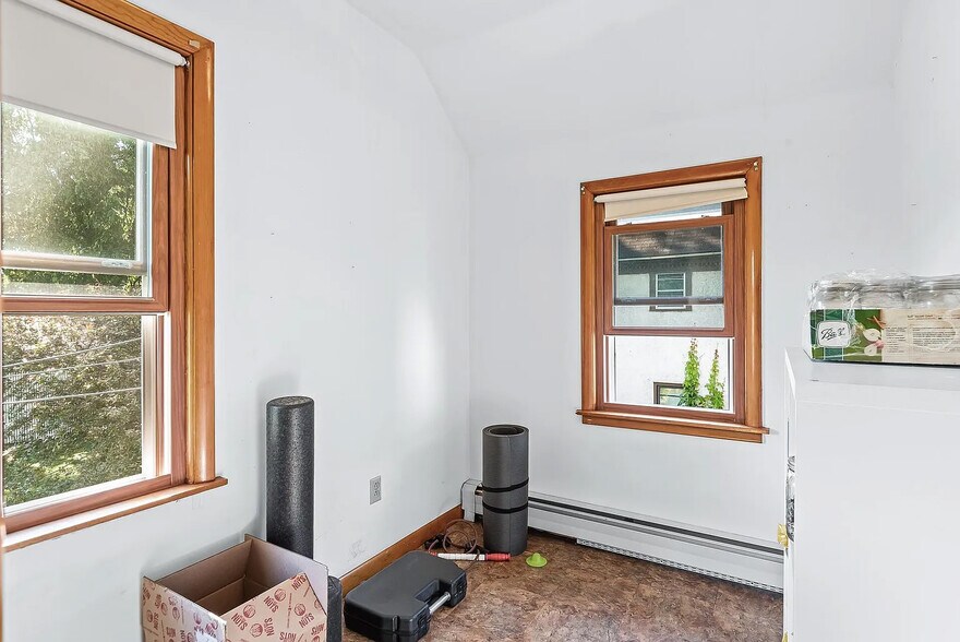 Building Photo - 2527 29th Ave S