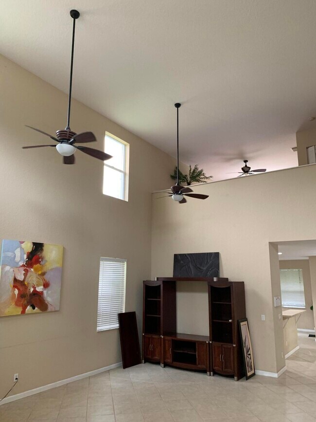 Building Photo - 9280 Silver Glen Way