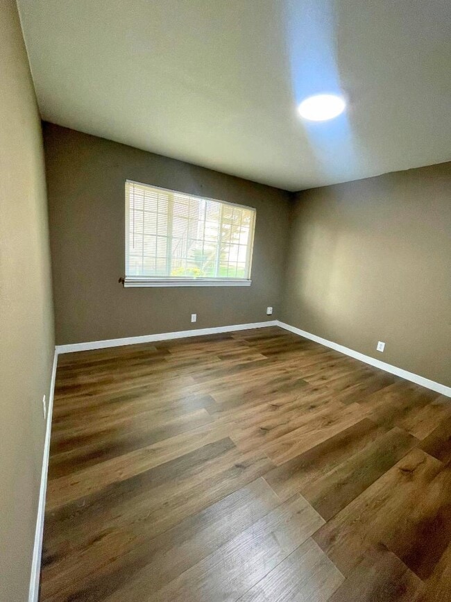 Building Photo - 2421 Country Club Blvd