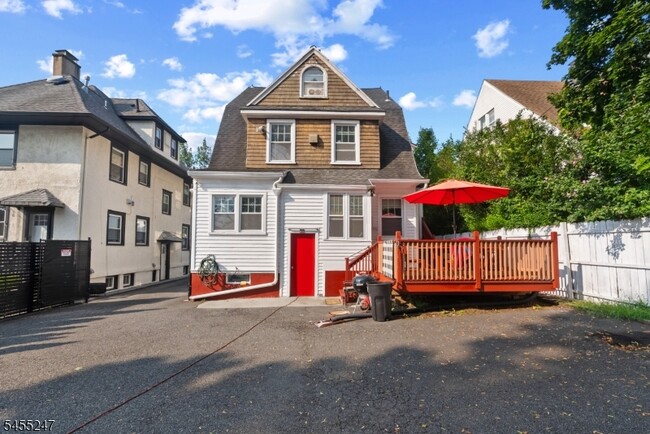 Building Photo - 165 Claremont Ave