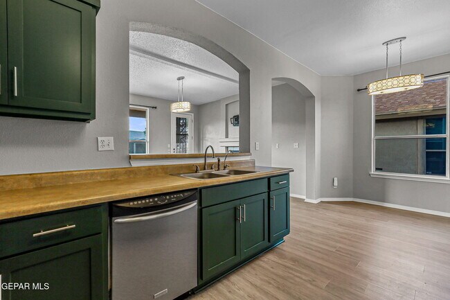 Building Photo - 10737 Pleasant Sand Dr