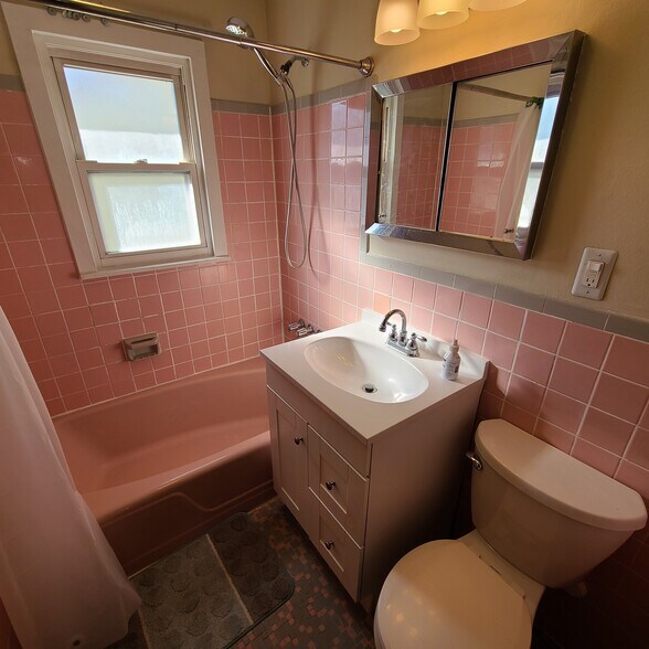 Building Photo - 5204 Meadowview Ave