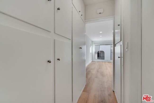 Building Photo - 220 S Gale Dr