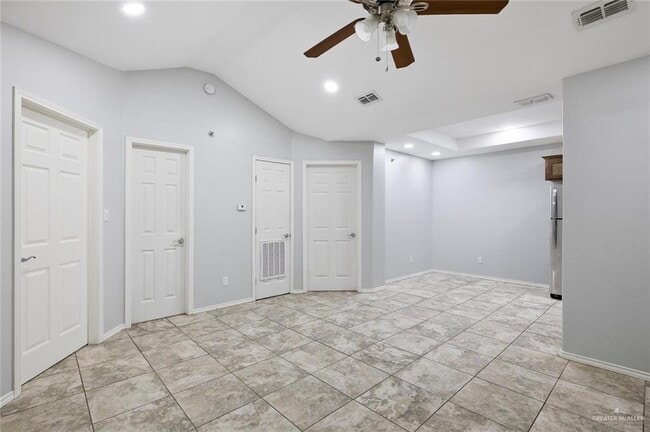 Building Photo - 8 5th St