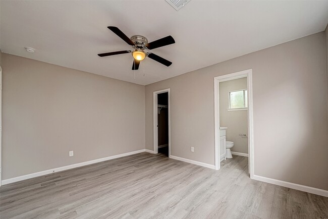Building Photo - 8619 Valley Meadow Dr