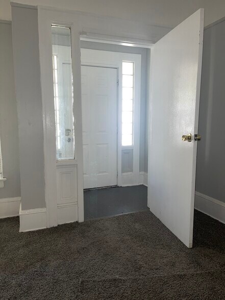 Building Photo - 2180 E 82nd St