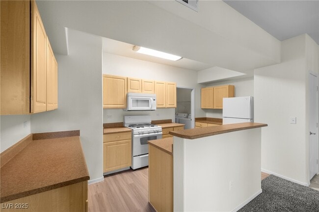Building Photo - 8250 N Grand Canyon Dr