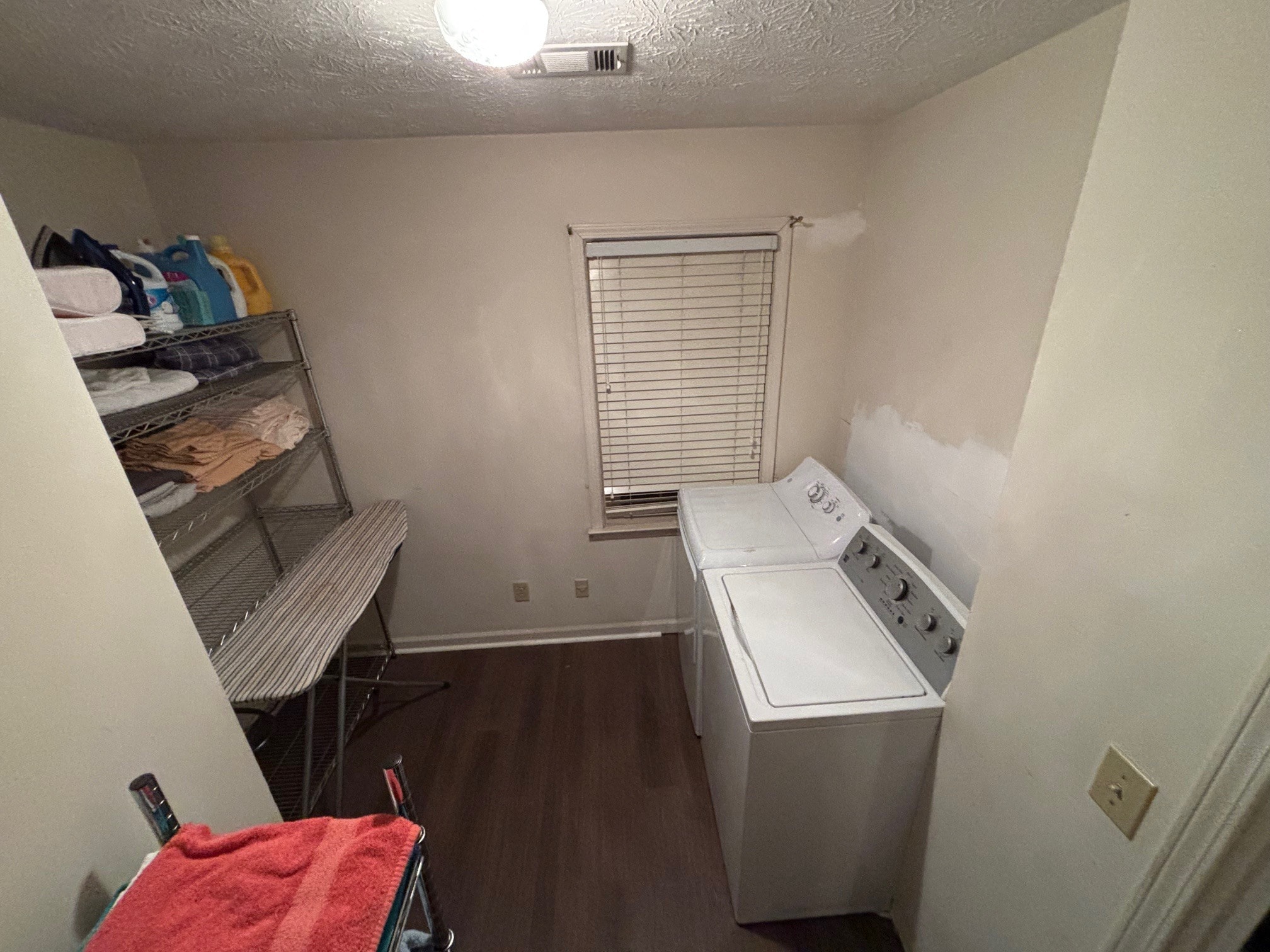 Laundry - 420 Cardigan Cir SW