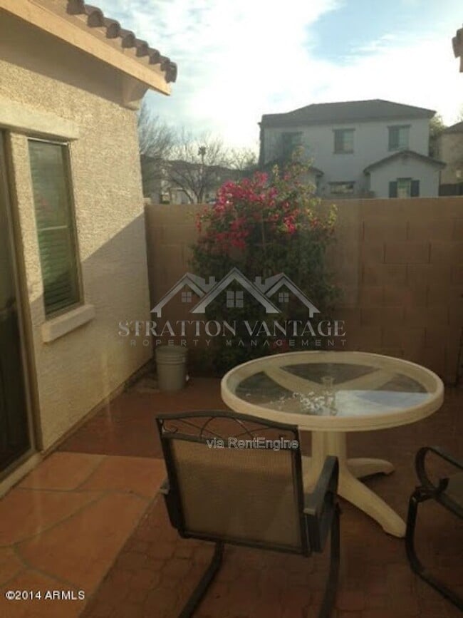 Building Photo - 4685 E Laurel Ave