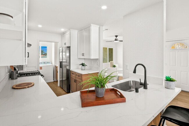Building Photo - 152 Evergreen Ave