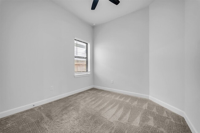 Building Photo - 1535 Park Path Dr