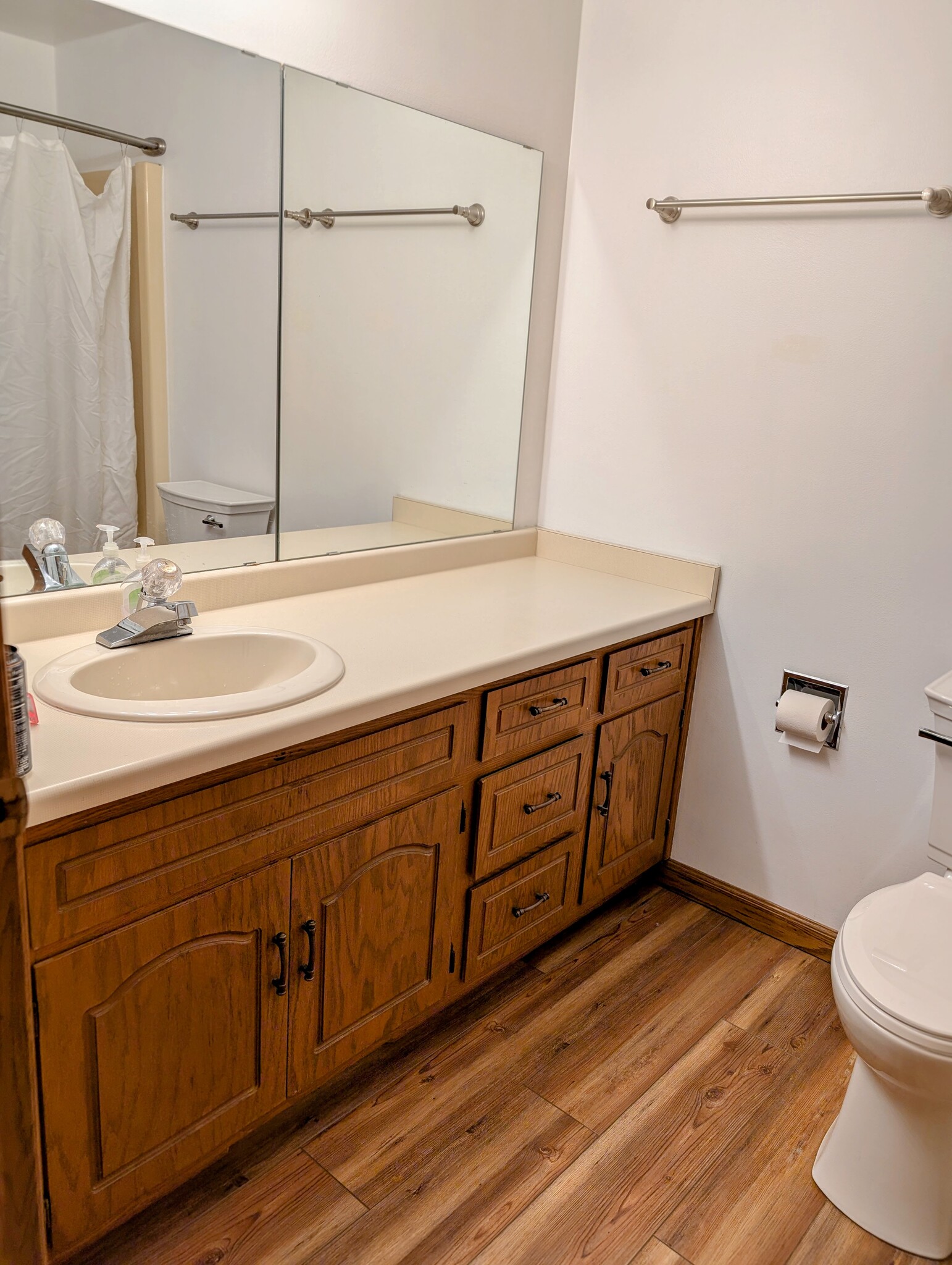 main bath - 2043 Hilltop Dr