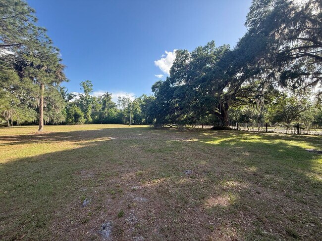 Building Photo - 5 Acre Home!!!!