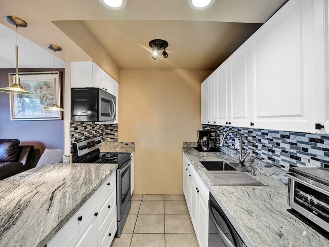 Building Photo - 3014 Cornwall A