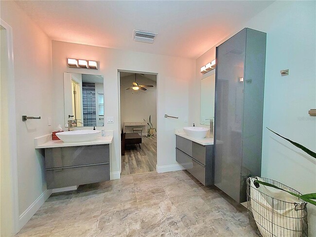 Building Photo - 6522 Hidden Beach Cir