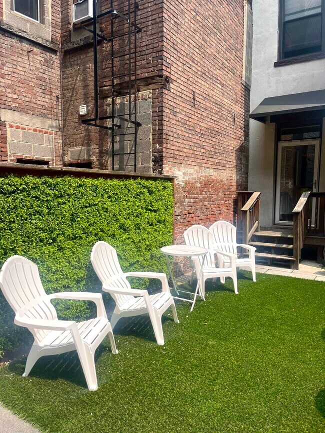 Primary Photo - 422 Bloomfield St